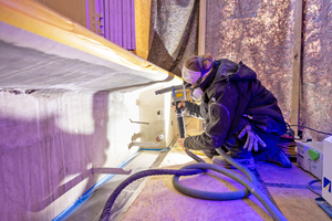  Mit Lasertechnik konnten die Fensterbänke aus Kunststein Zentimeter für Zentimeter von Verschmutzungen befreit werden 