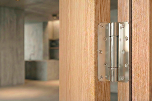  Von Breuer &amp; Schmitz gibt es eine Oberflächenveredelung für Türbänder  