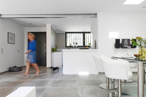  Beeindruckende Veränderung: Der 70er-Jahre-Stil des Wohnzimmers ist nicht mehr zu sehen. Stattdessen wirken die Räumlichkeiten modern, hell und offen    