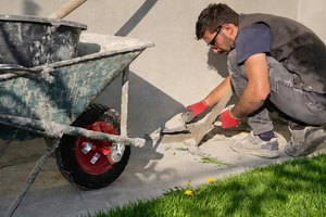  Besondere Aufmerksamkeit gebührt dem Boden-Wand-Anschluss, stets eine kritische Stelle bei jeder Abdichtung     