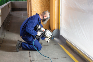  Mit „Sikalastic M 811 KD“ lassen sich Anschlüsse und schwer zugängliche Bereiche abdichten 