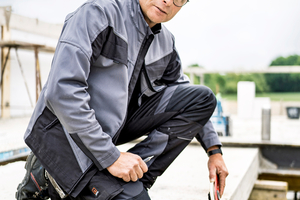  Die auf eine hohe Dehnbarkeit zugeschnittene Kollektion „Move-easy“ von Rofa passt sich den Bewegungen an. Aufgrund der elastischen Materialien ist die Kleidung nach Erfahrungen des Unternehmens weniger anfällig für Materialrisse 