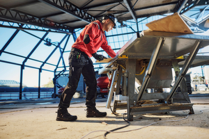  Dassy verfolgt ein Stufenkonzept, das Handwerkern Lösungen für ihr Budget und ihre Anforderungen ermöglicht. Workwear mit einem guten Komfortniveau hat sinnvoll platzierte Stretchelemente. Das Premium-Segment besteht aus Vollstretch-Geweben 
