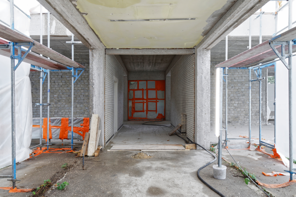 Das seit 2002 leerstehende Nachkriegsmoderne-Gebäude zeichnet sich durch klare Linien sowie funktionale Architektur aus