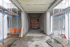  Das seit 2002 leerstehende Nachkriegsmoderne-Gebäude zeichnet sich durch klare Linien sowie funktionale Architektur aus 