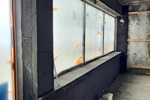  In den Fensterlaibungen und Unterzügen kam eine 40 mm dicke Ausführung zum Einsatz ? für eine durchgängige Dämmwirkung bis in baulich anspruchsvolle Detailzonen 