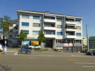 Vor der Sanierung: Die Fassade wirkte abgenutzt und das Geb?ude befand sich insgesamt in einem veralteten Zustand