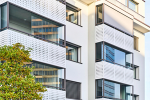  Die Dreh-/Schiebeverglasung schützt zuverlässig vor Witterung und Lärm und ist damit prädestiniert für den Einsatz im stark frequentierten urbanen Raum 