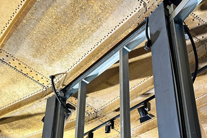  Den Anschluss des oberen Wandkopfes realisierte das Ausbauteam über eine Anpresstechnik 