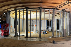  Aus Denkmalschutzgründen durfte die Befestigung der Wand- und Deckenanschlüsse nicht mit herkömmlichen Verbindungsmitteln erfolgen. Es durften keinerlei Verschraubungen vorgenommen werden 