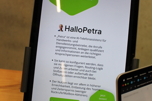  „Hallo Petra“ nimmt Anrufe entgegen 