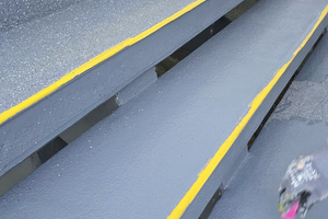  Nach der Grundierung mit ?Triflex Cryl Primer 276? ging es an die Abdichtung mit ?Triflex ProDetail? und ?Triflex ProFloor? 