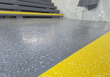 An der Treppe zum Bahnsteig in Sierksdorf kam es aufgrund der hochfrequentierten Nutzung zu massiven Betonschäden