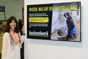  Michaela Podschun, Redakteurin der bauhandwerk, beim Stand des bauverlages auf der digitalBAU in Köln  