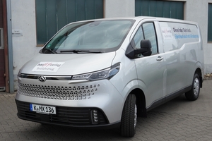  Der „Maxus Deliver“ hat vorne durch die 3D-Würfel ein markantes Aussehen. Das Heck- und Seitendesign ist einfach und schlicht 