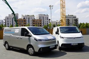  Den „Deliver“ von Maxus gibt es mit Dieselmotor (Silber) und rein batterieelektrisch sowie in der E-Variante (Weiß) sogar mit Allradantrieb (AWD) 