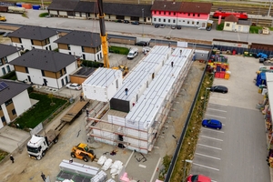 Für 21 Apartments mit einer Gesamtfläche von rund 1.000 m² wurden 24 Module und über 400 Tonnen Baumaterial verhoben 