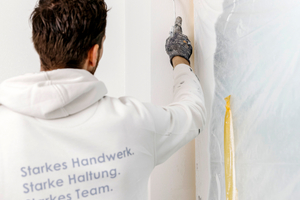  Schlussbeschichtung in zwei Arbeitsgängen mit der stumpfmatten Innendis-persion ?Superlux 3000? 