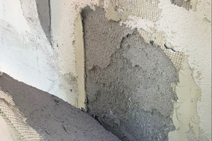  Abreißtests zeigen auf der Westseite der Fassade die Festigkeit und den unterschiedlichen Haftverbund des Putzsystems  