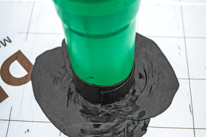  Mit ?Delta-Flexx-Band FG 150? wurde das Rohr wasserdicht eingefasst 