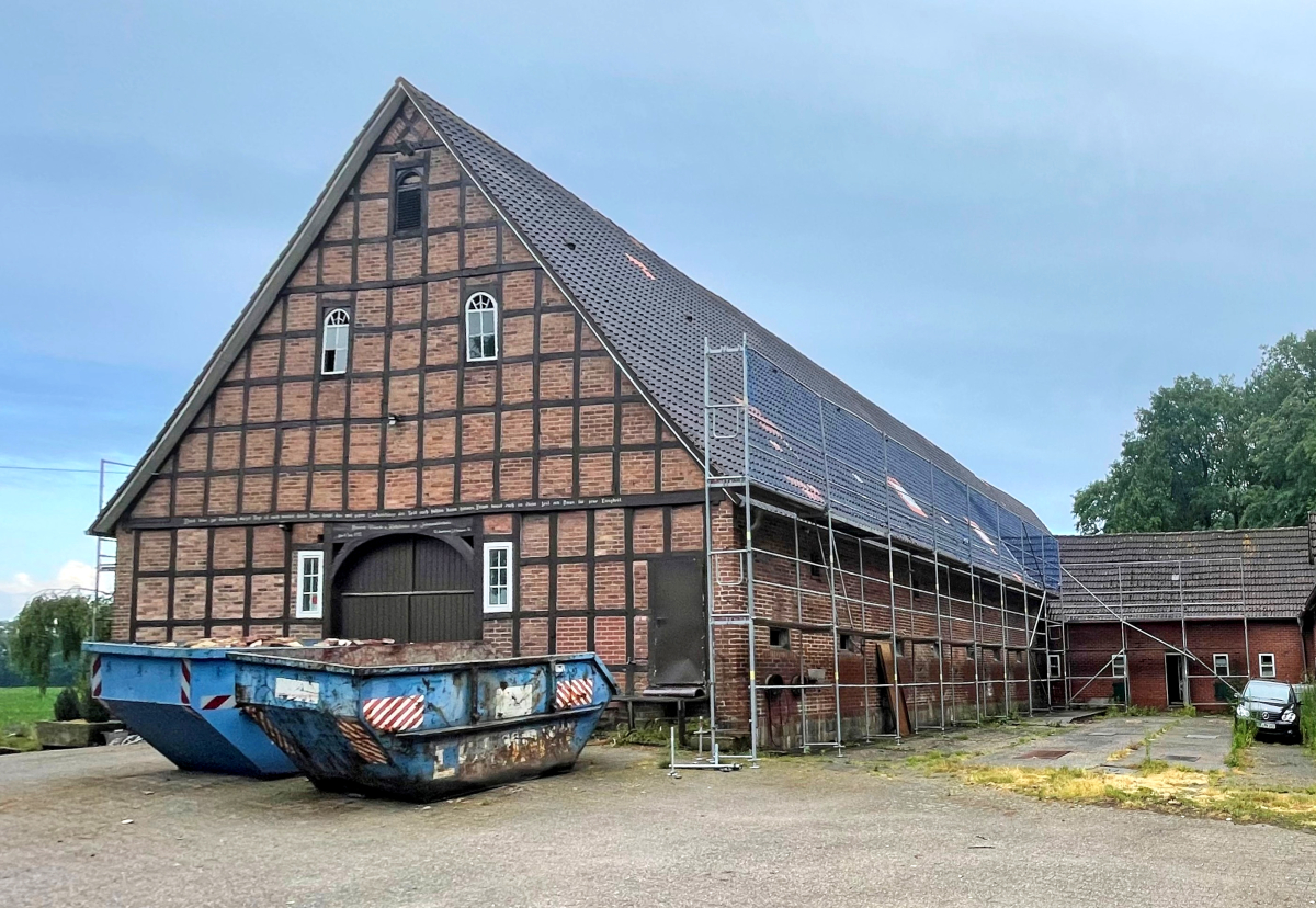 Das Wohn- und Stallgebäude in Ladbergen vor Beginn der Umbauarbeiten