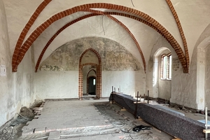  Die Wandmalereien, hier an der Stirnseite des ehemaligen Speise- oder Empfangsaales, waren erst in den 1950er Jahren wiederentdeckt worden 
