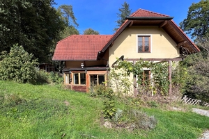  Ein Abriss des Einfamilienhauses in Pressbaum kam nicht infrage. Stattdessen wurde bewusst der Weg eines respektvollen Umgangs mit dem Bestand und den vorhandenen Ressourcen gewählt   
