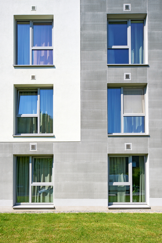 Mit der Kammzugtechnik akzentuieren Betriebe Teilflächen, die sich optisch abheben und die Fassade gliedern
