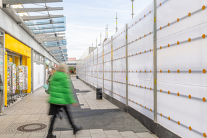  Die Einhausung aus dem „Peri Up“-Gerüstbaukasten ist lichtdurchlässig und dennoch blickdicht 