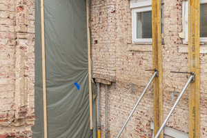  Das Holztragwerk wurde im ehemaligen Offiziershaus weitgehend zurückgebaut 