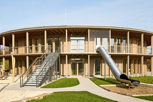  Die Kita ?Wilde Wiese? der Stadt Ahaus: Der kreisförmige Baukörper und die sichtbare Holzkonstruktion prägen das architektonische Konzept von Weitkamp + Partner _ Architekten und Ingenieure 