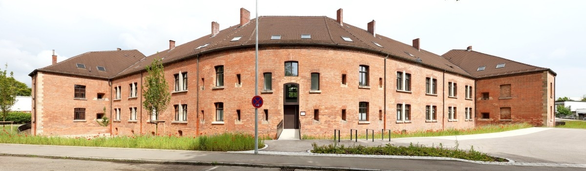 Das als Defensivkaserne erbaute, ehemalige Kriegsspital in Neu-Ulm, nach Abschluss der Sanierungs- und Umbauarbeiten