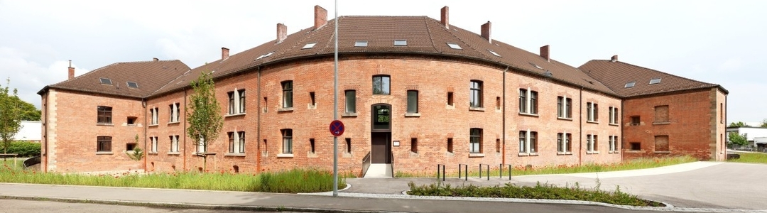 Das als Defensivkaserne erbaute, ehemalige Kriegsspital in Neu-Ulm, nach Abschluss der Sanierungs- und Umbauarbeiten