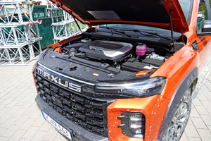  Unter der Haube arbeitet ein 2-Liter-Common-Rail-Turbodiesel mit 215 PS (158 kW) und 500 Nm maximalem Drehmoment 