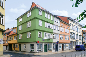  Anerkennung: Farbig neu gestaltete Fassaden eines Gebäudeensembles aus dem 17. Jahrhundert in der Altstadt Mühlhausens (Thüringen)  