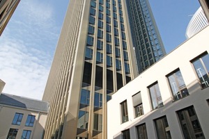  Der Tower 185 in Frankfurt am Main besteht aus einem Sockelgebäude, aus dem sich zwei Hochhaushälften mit einer Aluminium-Glas-Fassade 200 m hoch erhebenFotos: Caparol 