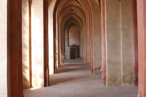  Seitenschiff in der Basilika 