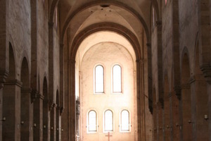  Mittelschiff in der Basilika 