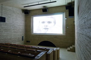  Sieger beim diesjährigen Architekturpreis Farbe – Struktur – Oberfläche: der Kinosaal aus Stampflehm des Cinema Sil Plaz in Ilanz  