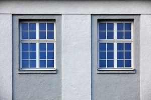  Im gesamten Gebäudekomplex wurden Holzdenkmalfenster HDF 68 Stil von Kneer-Südfenster eingebaut. Insgesamt wurden 300 Fenster originalgetreu rekonstruiert 