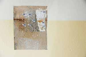  Detail: Befundfenster an einer Wand 