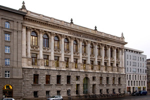  Die Ende des 19. Jahrhunderts aus Naturstein erbaute repräsentative Nordfassade des Gebäuder heutigen Leipziger Stadtbibliothek 