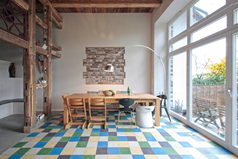 Vom Stall zum Zimmer Umbau des Wirtschaftsteils eines Bauernhauses in