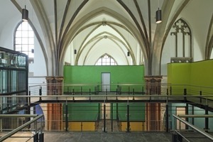  Wohnen in der Herz-Jesu-Kirche – Bestand weiß, Neubauteile bunt 