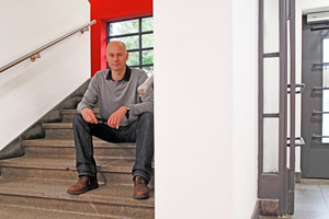  Thomas Wieckhorst, Chefredakteur der bauhandwerk, im Treppenhaus der zum Hotel umgebauten Wisperschule in Lorch (Seite 7)Foto: Thomas SchwarzmannKontakt: 05241/801040, thomas.wieckhorst@bauverlag.de 