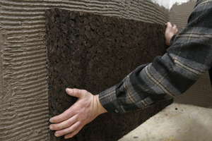  Korkplatten können vollflächig verklebt als Innen- und Außendämmung (WDVS) verwendet werden Fotos: Haacke 