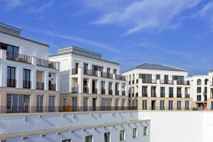  Die Gestaltung der vorgehängten Hinterlüfteten Putzfassade der Büros und Wohnungen auf dem Gerber in Stuttgart orientiert sich mit ihren hohen Fensterfronten am historischen Gebäude an der Tübinger Straße 22 und dessen Bogenmotiv Fotos: Knauf Aquapanel /  