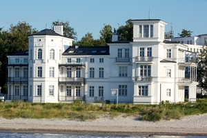  In der Villa „Großfürstin Marie – Perle“ in Heiligendamm befinden sich heute auf drei Etagen acht Eigentumswohnungen 