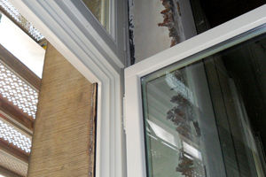  Die hohe Qualität der mit Induline Premium-Coatings beschichteten Holzfenster zeigt sich bei näherem Hinsehen insbesondere an den Details: am Rahmen ebenso wie an den profilierten Gewänden und der Fensterbank 