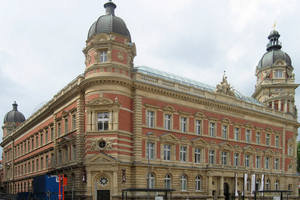  Die 1887 im Stil der italienischen Neorenaissance erbaute „Alte Oberpostdirektion“ am Hamburger Stephansplatz wurde in zwei Bauabschnitten modernisiert und für eine vielfältige Nutzung umgebaut Foto: Thomas Wieckhorst 